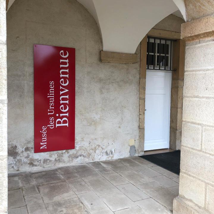 Panneaux publicitaires extérieurs Mâcon