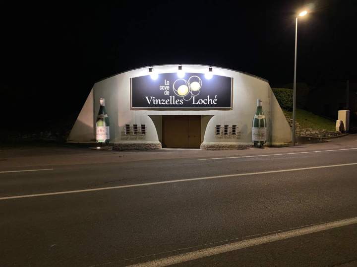 toile tendue en forme cave de vinzelles